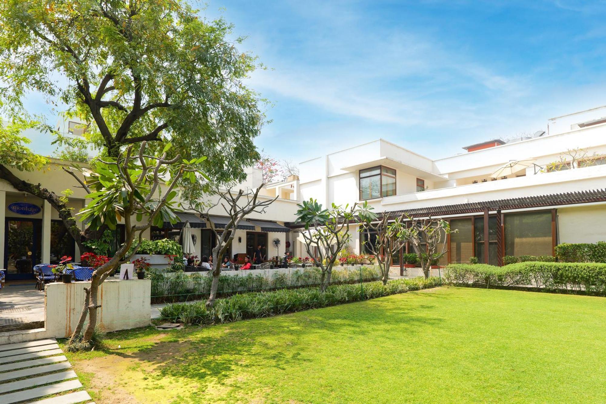 Hotel The Manor - Nueva Delhi Exterior foto