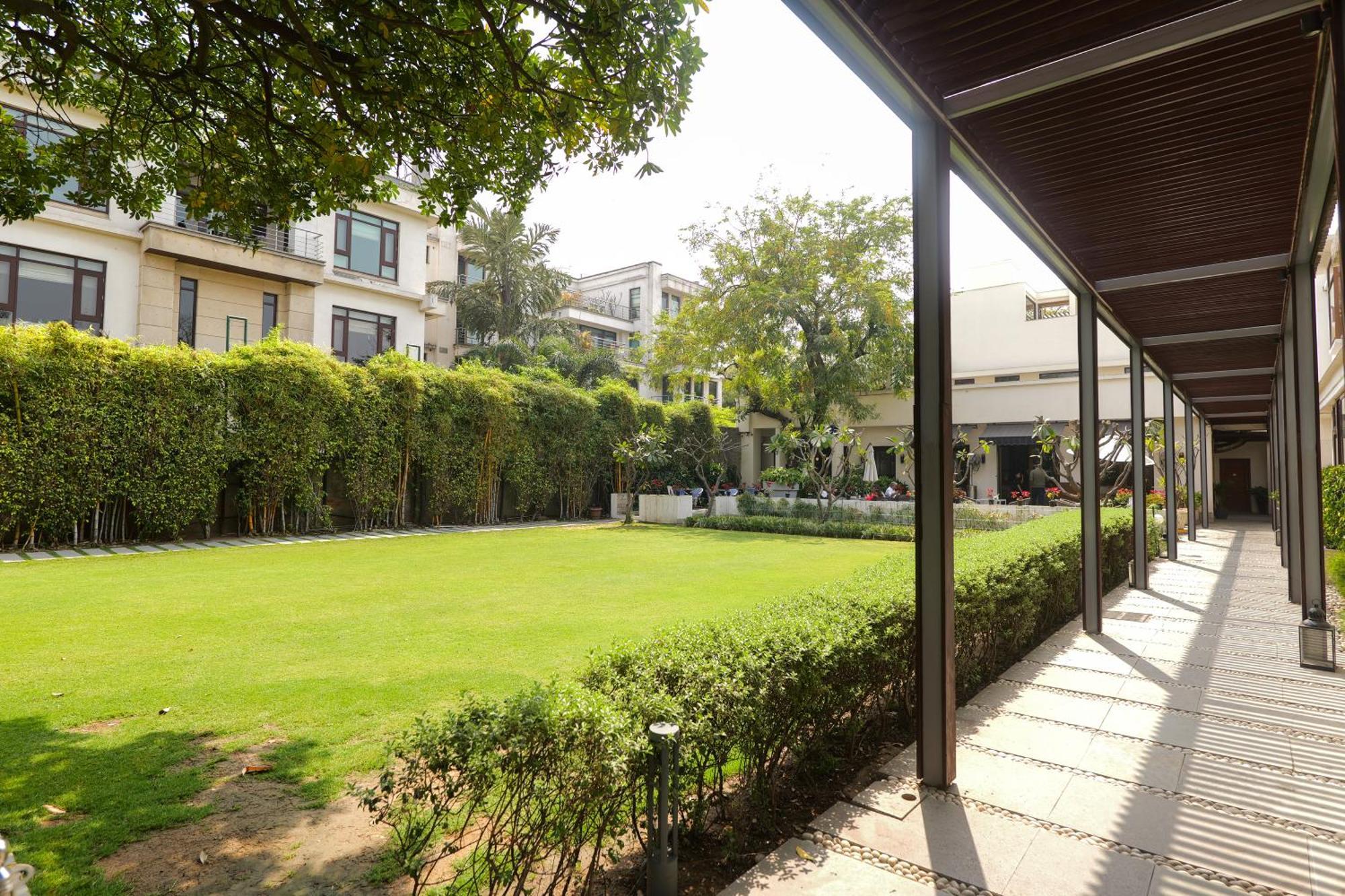 Hotel The Manor - Nueva Delhi Exterior foto