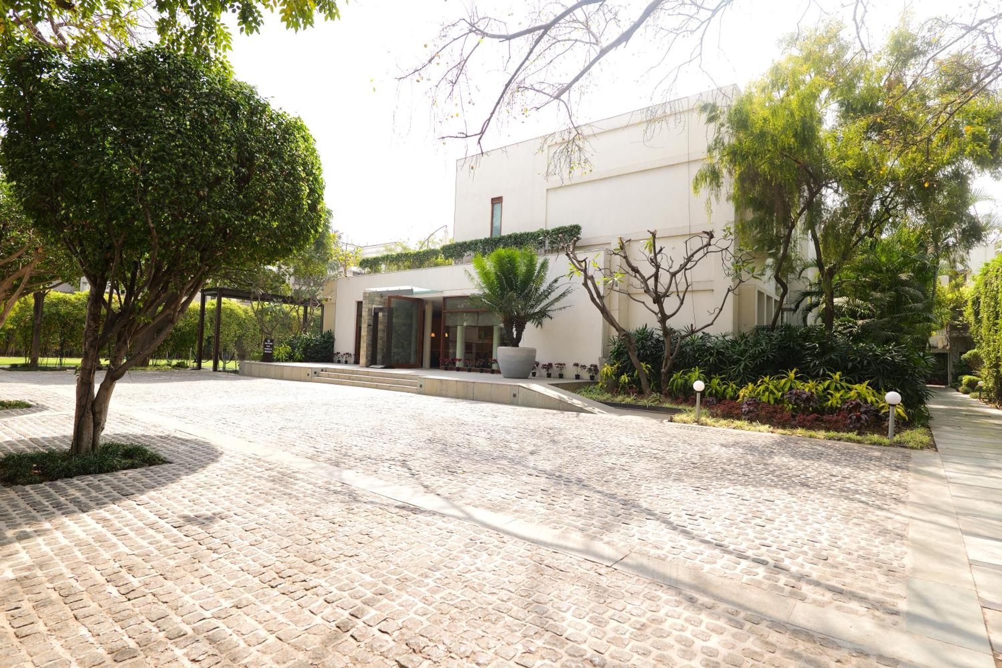 Hotel The Manor - Nueva Delhi Exterior foto